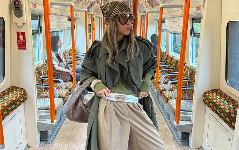 ليس الموكا ولا البورغندي.. الزيتي هو اللون الأقوى في إطلالات الستريت ستايل